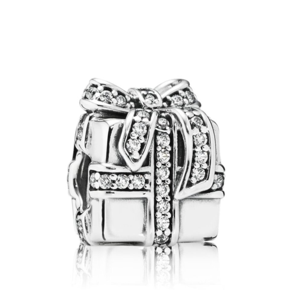 Pandora Sparkling Surprise Present Charm